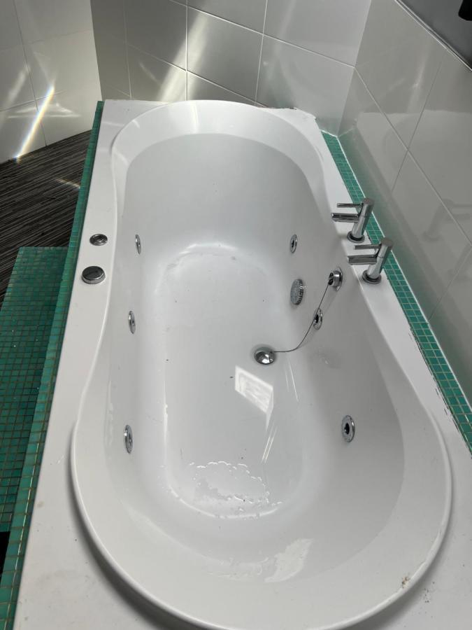 Boutique Blackpool 2 Bed Grey Apartment Sleeps 10 エクステリア 写真